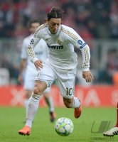 FUSSBALL INTERNATIONAL  CHL HALBFFINALE 11/12:  FC Bayern Muenchen - Real Madrid