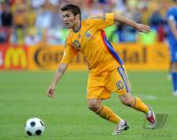 FUSSBALL EURO 2008: Rumaenien, Mutu Einzelaktion