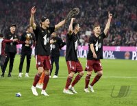 Fussball 1. Bundesliga Saison 21/22: JUBEL FC Bayern Muenchen feiert die 32. Meisterschaft
