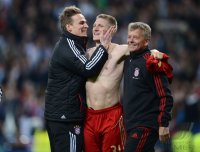 Fussball International, Champions League Saison 2011/2012:  Torwart Rouven Sattelmaier, Bastian Schweinsteiger, Assistenzcoach Peter Hermann (v. li., FC Bayern Muenchen)