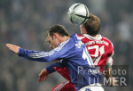 Fussball 1. Bundesliga: Schalke - Bayern, Zweikampf