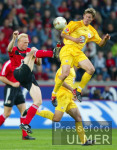 Fussball 1. Bundesliga: Leverkusen - Rostock, Zweikampf