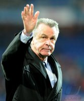 Fussball International EM 2012-Qualifikation:  Trainer Ottmar HITZFELD winkt zum Abschied (Schweiz)