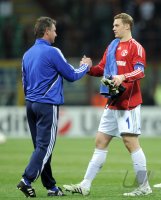 FUSSBALL CHL  Saison 10/11:  Torwart Trainer Bernd Dreher, Torwart Manuel Neuer (v. li., FC Schalke 04)