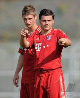 Fussball Regionalliga Sued 2011/2012:  Dennis Chessa , Doan Jennings (v. li., FC Bayern II)