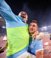 FUSSBALL SERIE A:  JUBEL nach dem Sieg , Cristian Brocchi, Miroslav Klose (v. li., Lazio Rom)