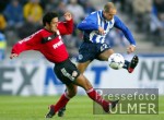 Fussball 1. Bundesliga: Berlin - Leverkusen, Zweikampf