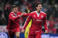 Fussball 1. Bundesliga : JUBEL nach dem TOR zum 3:1 von Mario Gomez mit Thomas Mueller (v. re, FCB)