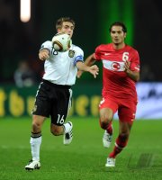 Fussball International EM 2012-Qualifikation: Philipp Lahm (li, Deutschland) gegen Hamit Altintop (re, Tuerkei)