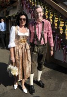 FUSSBALL 1. BUNDESLIGA: Karl Hopfner mit Frau  Anne Kroehl (FC Bayern Muenchen)