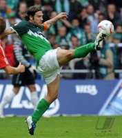 Fussball, 1. Bundesliga, Saison 2010/2011: Bremen, FRINGS am Ball