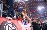 Fussball 1. Bundesliga Saison 21/22: JUBEL FC Bayern Muenchen feiert die 32. Meisterschaft