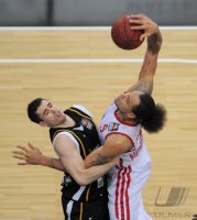 Basketball 1. Bundesliga 2011/2012:  Walter Tigers Tuebingen - FC Bayern Muenchen