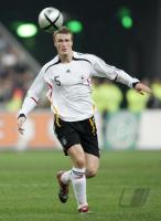 Fussball Nationalmannschaft: HUTH Einzelaktion am Ball