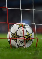 Fussball CHL&Acirc;&nbsp; Saison 12/13:  Adidas CHL Ball im Netz