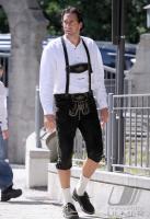 1. Fussball Bundesliga : FC Bayern in Lederhosen bei Paulaner