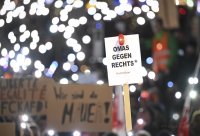 Lichtermeer fuer die Demokratie auf dem Tuebinger Marktplatz