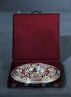 Fussball 1. Bundesliga 2010/2011: Die Meisterschale in der Aufbewahrungsschachtel