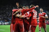 Fussball 1. Bundesliga : Mario Gomez mit Bastian Schweinsteiger ,  Holger Badstuber (v.li., FCB)