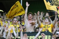Fussball 1. Bundesliga:  Fankurve Borussia Dortmund mit einer Fahne