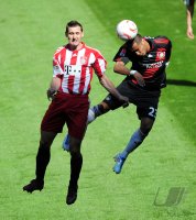 Fussball 1. Bundesliga : Miroslav Klose (li, FC Bayern Muenchen) gegen Arturo Vidal (re, Bayer 04 Leverkusen)