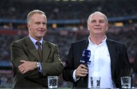 Fussball CHL  Saison 2011/2012: Vorstandsvorsitzender Karl Heinz Rummenigge, Praesident Uli Hoeness (v. li., FC Bayern Muenchen)