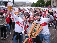 Fussball DFB Pokal Finale 24/25: Arminia Bielefeld - VfB Stuttgart, Public Viewing auf dem Schlossplatz