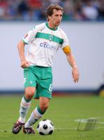 FUSSBALL BUNDESLIGA: Werder Bremen, BAUMANN Einzelaktion