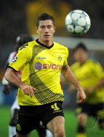Fussball CHL  Saison 2011/2012:  Borussia Dortmund, LEWANDOWSKI am Ball
