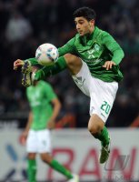 Fussball 1. Bundesliga, Saison 2011/2012: Werder Bremen: EKICI am Ball