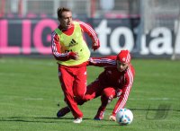 Fussball 1. Bundesliga: Rafinha (li) gegen Anatoliy Tymoshchuk (FC Bayern Muenchen)