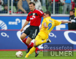 Fussball 1. Bundesliga: Leverkusen - Rostock, Zweikampf
