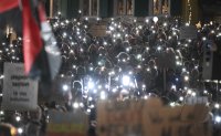 Lichtermeer fuer die Demokratie auf dem Tuebinger Marktplatz