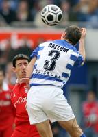 Fussball 1. Bundesliga: Duisburg - Bayern, Zweikampf