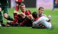 Fussball 1. Bundesliga : Maik Franz, Sebastian Jung (li, Eintracht Frankfurt) gegen Ze Roberto (re, Hamburger SV)