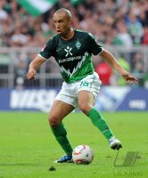 Fussball: 1. Bundesliga Saison 2010/2011: Bremen, SILVESTRE am Ball