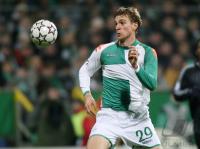 Fussball, Champions League: Bremen, MERTESACKER Einzelaktion