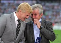 Fussball CHL  Saison 2011/2012:  TV Experte Stefan Effenberg mit Trainer Jupp Heynckes  (v. li., FC Bayern Muenchen)
