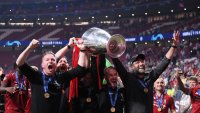 Fussball CHL 18/19 FINALE: Trainer Juergen Klopp (FC Liverpool) mit CHL Pokal