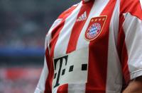 Fussball 1. Bundesliga: FCB LOGO auf dem neuen HEIMTRIKOT