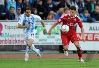 1. Fussball Bundesliga: Stefan Buck (li, 1860 Muenchen) gegen Gojko Kacar (re, HSV)
