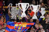 FUSSBALL  International CHL 09/10 : Barca Fans mit dem CL POKAL