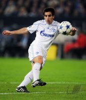 Fussball: Champions League, Saison 2010/2011: Schalke - Lissabon, JURADO am Ball
