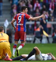 Fussball 1. Bundesliga Saison 14/15: FC Bayern Muenchen - Eintracht Frankfurt