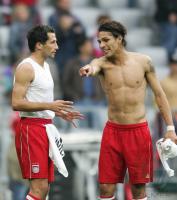 Fussball FC Bayern-Hannover 96; Salihamidzic-Guerrero im Gespraech