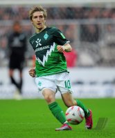 Fussball: 1. Bundesliga Saison 2010/2011: Bremen, MARIN am Ball