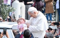 Papst Leo XIV. am Palmsonntag auf dem Petersplatz