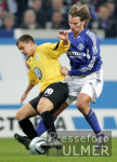 Fussball 1. Bundesliga: Schalke - Wolfsburg, Zweikampf