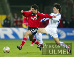 Fussball 1. Bundesliga: Leverkusen - Schalke, Zweikampf
