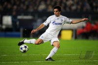 Fussball: Champions League, Saison 2010/2011: Schalke - Lissabon, JURADO am Ball
